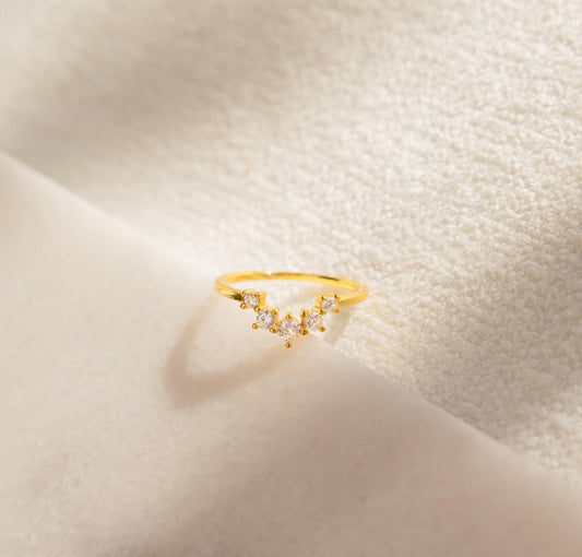 Gold Diamond Wave Minimalist Ring