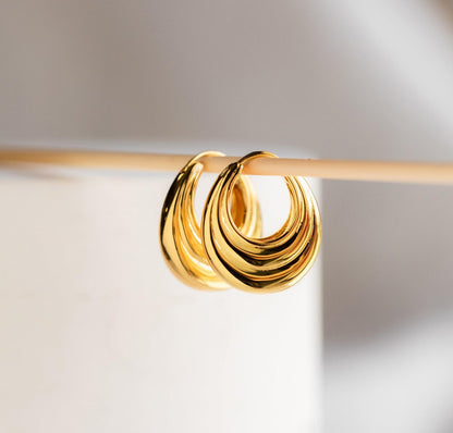 Chunky Ribbed Oval Hoop Earrings in Gold Silver