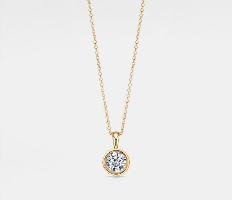 Round Cut Moissanite Pendant Necklace in Silver