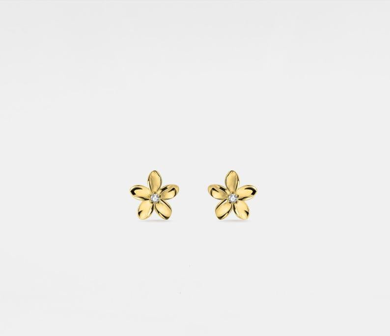 Dainty Gold Flower Stud Earrings in Silver