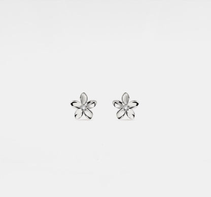 Dainty Gold Flower Stud Earrings in Silver