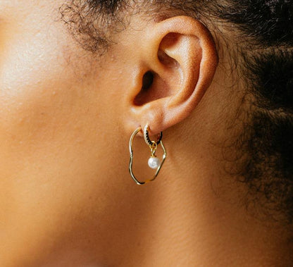 Dainty Wavy Hoop Minimalist Earrings